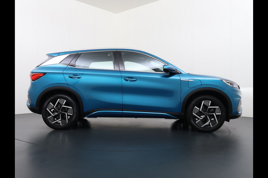 BYD ATTO 3 60kWh Design SOH 96% Panoramadak Leder+Elektr.Verst. Warmtepomp Adaptieve Cruise 360°Camera Apple Carplay Android Auto Elektr.Ac Verkeersbord detectie WiFi DAB Led Rijstrooksensor Keyless Smartphone Entry Fabrieksgarantie tot 12-12-2030 /150.000km Garantie op de LFP Accu tot 12-12-2030/200.000km €44.000,- Nieuw!