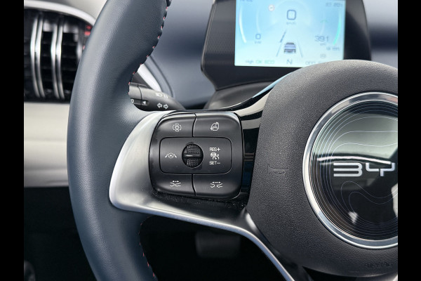 BYD ATTO 3 60kWh Design SOH 96% Panoramadak Leder+Elektr.Verst. Warmtepomp Adaptieve Cruise 360°Camera Apple Carplay Android Auto Elektr.Ac Verkeersbord detectie WiFi DAB Led Rijstrooksensor Keyless Smartphone Entry Fabrieksgarantie tot 12-12-2030 /150.000km Garantie op de LFP Accu tot 12-12-2030/200.000km €44.000,- Nieuw!
