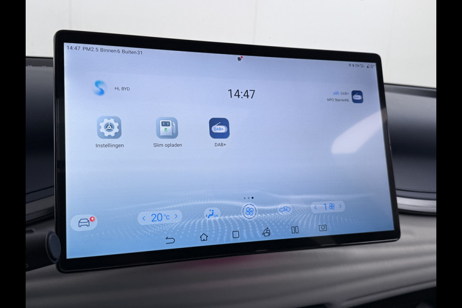 BYD ATTO 3 60kWh Design SOH 96% Panoramadak Leder+Elektr.Verst. Warmtepomp Adaptieve Cruise 360°Camera Apple Carplay Android Auto Elektr.Ac Verkeersbord detectie WiFi DAB Led Rijstrooksensor Keyless Smartphone Entry Fabrieksgarantie tot 12-12-2030 /150.000km Garantie op de LFP Accu tot 12-12-2030/200.000km €44.000,- Nieuw!