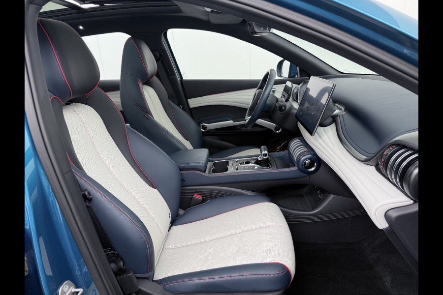 BYD ATTO 3 60kWh Design SOH 96% Panoramadak Leder+Elektr.Verst. Warmtepomp Adaptieve Cruise 360°Camera Apple Carplay Android Auto Elektr.Ac Verkeersbord detectie WiFi DAB Led Rijstrooksensor Keyless Smartphone Entry Fabrieksgarantie tot 12-12-2030 /150.000km Garantie op de LFP Accu tot 12-12-2030/200.000km €44.000,- Nieuw!