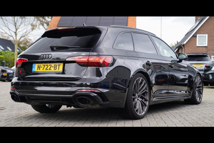 Audi RS4 Avant 2.9 TFSI RS 4 Quattro | Panorama | Bang&Olufsen | HuD | Facelift | Adaptieve Cruise | Lane Assist | Massage |450PK Audi RS4 Avant 2.9 TFSI RS 4 Quattro | Panorama | Bang&Olufsen | HuD | Facelift | Adaptieve Cruise | Lane Assist | Massage |450PK