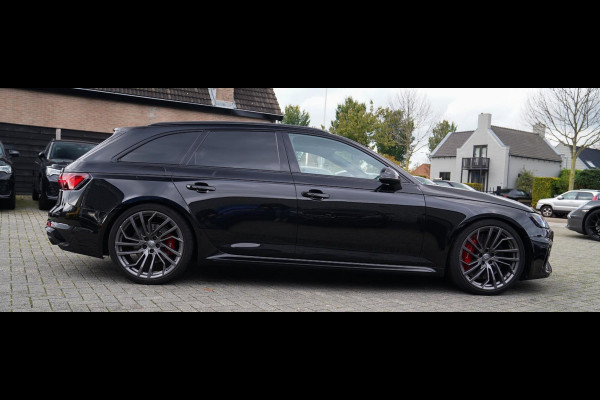 Audi RS4 Avant 2.9 TFSI RS 4 Quattro | Panorama | Bang&Olufsen | HuD | Facelift | Adaptieve Cruise | Lane Assist | Massage |450PK Audi RS4 Avant 2.9 TFSI RS 4 Quattro | Panorama | Bang&Olufsen | HuD | Facelift | Adaptieve Cruise | Lane Assist | Massage |450PK