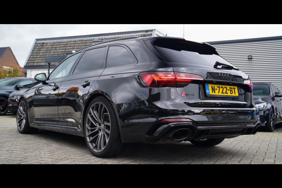 Audi RS4 Avant 2.9 TFSI RS 4 Quattro | Panorama | Bang&Olufsen | HuD | Facelift | Adaptieve Cruise | Lane Assist | Massage |450PK Audi RS4 Avant 2.9 TFSI RS 4 Quattro | Panorama | Bang&Olufsen | HuD | Facelift | Adaptieve Cruise | Lane Assist | Massage |450PK