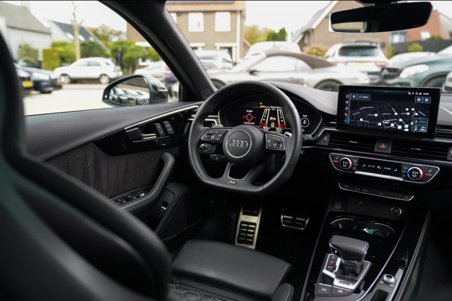 Audi RS4 Avant 2.9 TFSI RS 4 Quattro | Panorama | Bang&Olufsen | HuD | Facelift | Adaptieve Cruise | Lane Assist | Massage |450PK Audi RS4 Avant 2.9 TFSI RS 4 Quattro | Panorama | Bang&Olufsen | HuD | Facelift | Adaptieve Cruise | Lane Assist | Massage |450PK