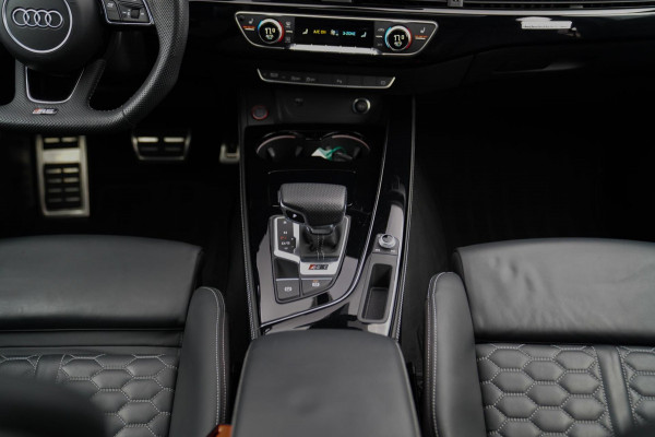 Audi RS4 Avant 2.9 TFSI RS 4 Quattro | Panorama | Bang&Olufsen | HuD | Facelift | Adaptieve Cruise | Lane Assist | Massage |450PK Audi RS4 Avant 2.9 TFSI RS 4 Quattro | Panorama | Bang&Olufsen | HuD | Facelift | Adaptieve Cruise | Lane Assist | Massage |450PK