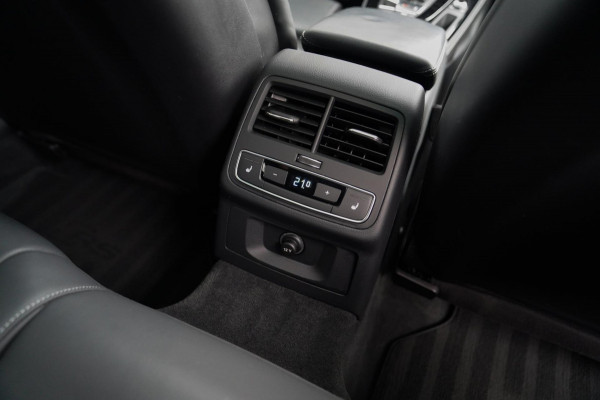 Audi RS4 Avant 2.9 TFSI RS 4 Quattro | Panorama | Bang&Olufsen | HuD | Facelift | Adaptieve Cruise | Lane Assist | Massage |450PK Audi RS4 Avant 2.9 TFSI RS 4 Quattro | Panorama | Bang&Olufsen | HuD | Facelift | Adaptieve Cruise | Lane Assist | Massage |450PK