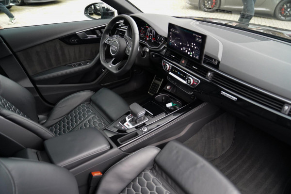 Audi RS4 Avant 2.9 TFSI RS 4 Quattro | Panorama | Bang&Olufsen | HuD | Facelift | Adaptieve Cruise | Lane Assist | Massage |450PK Audi RS4 Avant 2.9 TFSI RS 4 Quattro | Panorama | Bang&Olufsen | HuD | Facelift | Adaptieve Cruise | Lane Assist | Massage |450PK