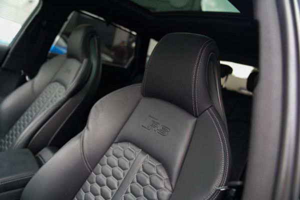 Audi RS4 Avant 2.9 TFSI RS 4 Quattro | Panorama | Bang&Olufsen | HuD | Facelift | Adaptieve Cruise | Lane Assist | Massage |450PK Audi RS4 Avant 2.9 TFSI RS 4 Quattro | Panorama | Bang&Olufsen | HuD | Facelift | Adaptieve Cruise | Lane Assist | Massage |450PK