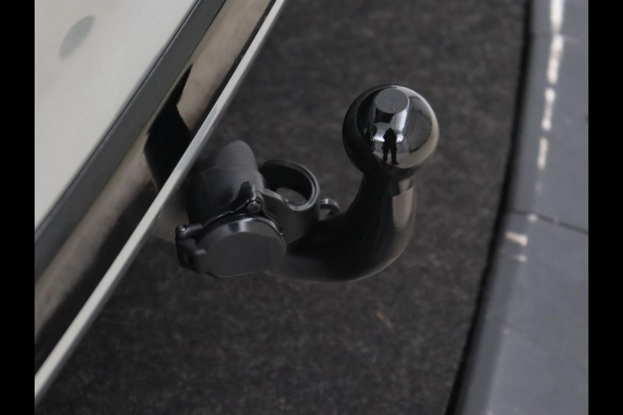 Ford Kuga 2.5 PHEV Vignale | Head-Up | Trekhaak | Adaptive cruise | Leder | 360 Camera | Stoelverwarming | Digital Cockpit | Carplay | Dodehoek detectie | Navigatie | Keyless | Achterbankverwarming | Plug In Ford Kuga 2.5 PHEV Vignale | Head-Up | Trekhaak | Adaptive cruise | Leder | 360 Camera | Stoelverwarming | Digital Cockpit | Carplay | Dodehoek detectie | Navigatie | Keyless | Achterbankverwarming | Plug In