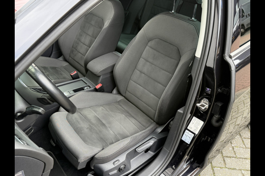 Volkswagen Golf 1.5 TSI Highline Business R | Apple Carplay | Panoramadak | ACC Volkswagen Golf 1.5 TSI Highline Business R | Apple Carplay | Panoramadak | ACC