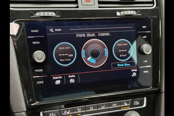 Volkswagen Golf 1.5 TSI Highline Business R | Apple Carplay | Panoramadak | ACC Volkswagen Golf 1.5 TSI Highline Business R | Apple Carplay | Panoramadak | ACC