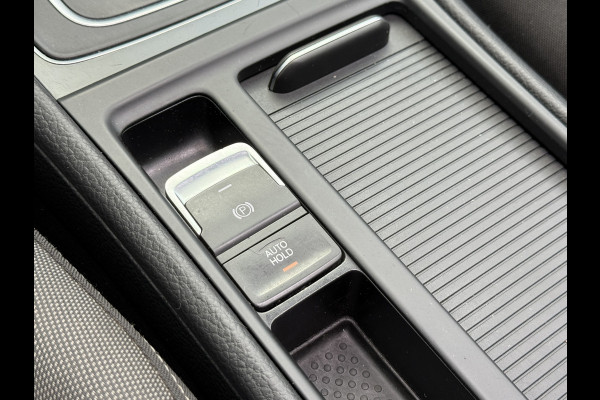 Volkswagen Golf 1.5 TSI Highline Business R | Apple Carplay | Panoramadak | ACC Volkswagen Golf 1.5 TSI Highline Business R | Apple Carplay | Panoramadak | ACC