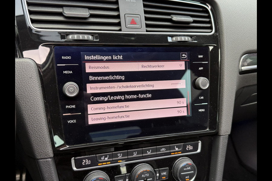Volkswagen Golf 1.5 TSI Highline Business R | Apple Carplay | Panoramadak | ACC Volkswagen Golf 1.5 TSI Highline Business R | Apple Carplay | Panoramadak | ACC