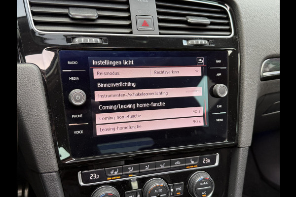 Volkswagen Golf 1.5 TSI Highline Business R | Apple Carplay | Panoramadak | ACC Volkswagen Golf 1.5 TSI Highline Business R | Apple Carplay | Panoramadak | ACC