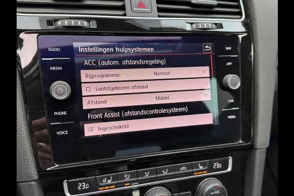 Volkswagen Golf 1.5 TSI Highline Business R | Apple Carplay | Panoramadak | ACC Volkswagen Golf 1.5 TSI Highline Business R | Apple Carplay | Panoramadak | ACC