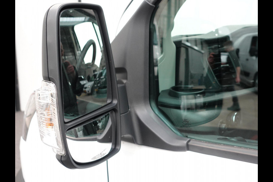 Ford Transit 310 2.0 TDCI L2H2 Trend Automaat Airco Navigatie Bluetooth Camera Cruise Control Trekhaak Ford Transit 310 2.0 TDCI L2H2 Trend Automaat Airco Navigatie Bluetooth Camera Cruise Control Trekhaak