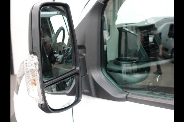 Ford Transit 310 2.0 TDCI L2H2 Trend Automaat Airco Navigatie Bluetooth Camera Cruise Control Trekhaak Ford Transit 310 2.0 TDCI L2H2 Trend Automaat Airco Navigatie Bluetooth Camera Cruise Control Trekhaak