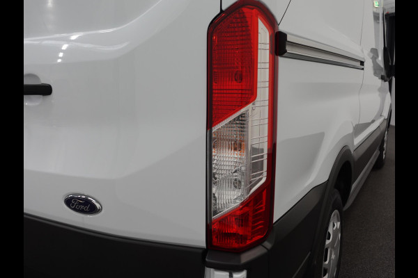 Ford Transit 310 2.0 TDCI L2H2 Trend Automaat Airco Navigatie Bluetooth Camera Cruise Control Trekhaak Ford Transit 310 2.0 TDCI L2H2 Trend Automaat Airco Navigatie Bluetooth Camera Cruise Control Trekhaak