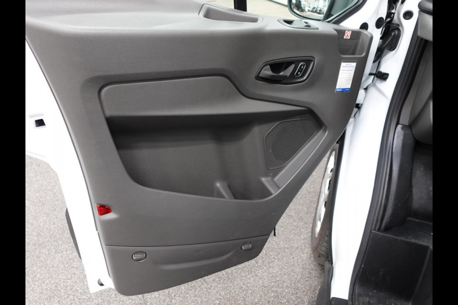 Ford Transit 310 2.0 TDCI L2H2 Trend Automaat Airco Navigatie Bluetooth Camera Cruise Control Trekhaak Ford Transit 310 2.0 TDCI L2H2 Trend Automaat Airco Navigatie Bluetooth Camera Cruise Control Trekhaak