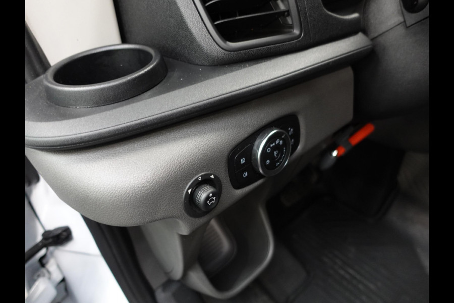 Ford Transit 310 2.0 TDCI L2H2 Trend Automaat Airco Navigatie Bluetooth Camera Cruise Control Trekhaak Ford Transit 310 2.0 TDCI L2H2 Trend Automaat Airco Navigatie Bluetooth Camera Cruise Control Trekhaak