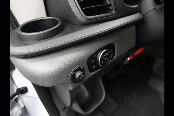 Ford Transit 310 2.0 TDCI L2H2 Trend Automaat Airco Navigatie Bluetooth Camera Cruise Control Trekhaak Ford Transit 310 2.0 TDCI L2H2 Trend Automaat Airco Navigatie Bluetooth Camera Cruise Control Trekhaak