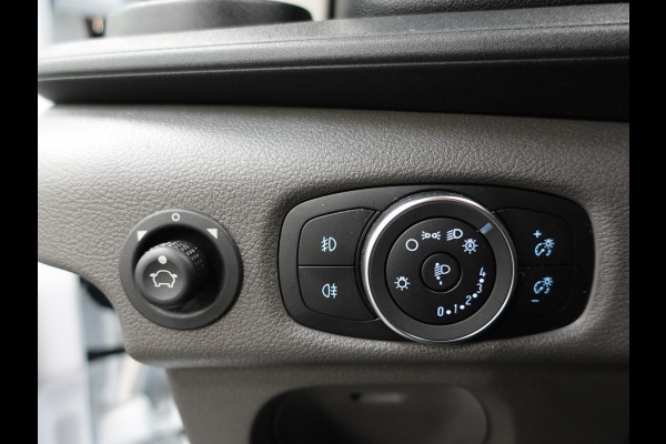 Ford Transit 310 2.0 TDCI L2H2 Trend Automaat Airco Navigatie Bluetooth Camera Cruise Control Trekhaak Ford Transit 310 2.0 TDCI L2H2 Trend Automaat Airco Navigatie Bluetooth Camera Cruise Control Trekhaak