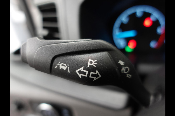 Ford Transit 310 2.0 TDCI L2H2 Trend Automaat Airco Navigatie Bluetooth Camera Cruise Control Trekhaak Ford Transit 310 2.0 TDCI L2H2 Trend Automaat Airco Navigatie Bluetooth Camera Cruise Control Trekhaak