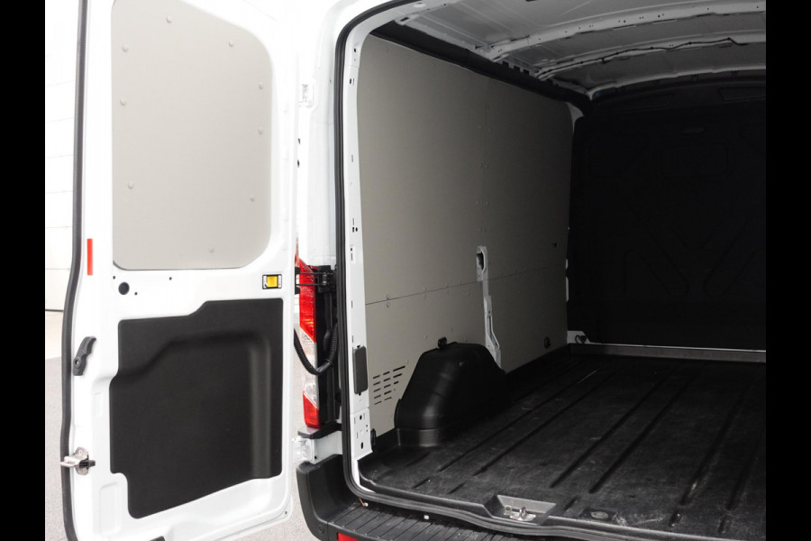 Ford Transit 310 2.0 TDCI L2H2 Trend Automaat Airco Navigatie Bluetooth Camera Cruise Control Trekhaak Ford Transit 310 2.0 TDCI L2H2 Trend Automaat Airco Navigatie Bluetooth Camera Cruise Control Trekhaak