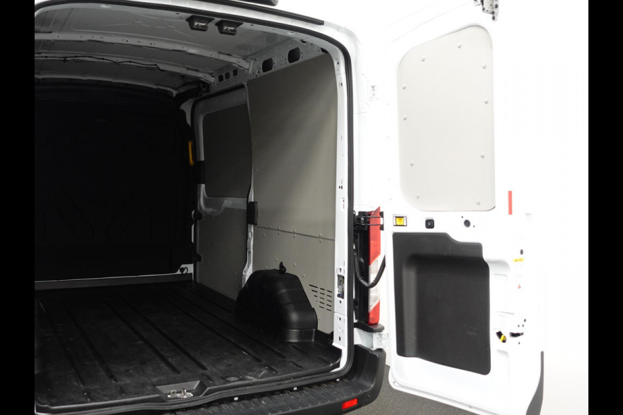 Ford Transit 310 2.0 TDCI L2H2 Trend Automaat Airco Navigatie Bluetooth Camera Cruise Control Trekhaak Ford Transit 310 2.0 TDCI L2H2 Trend Automaat Airco Navigatie Bluetooth Camera Cruise Control Trekhaak