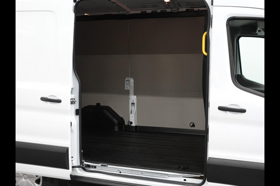 Ford Transit 310 2.0 TDCI L2H2 Trend Automaat Airco Navigatie Bluetooth Camera Cruise Control Trekhaak Ford Transit 310 2.0 TDCI L2H2 Trend Automaat Airco Navigatie Bluetooth Camera Cruise Control Trekhaak