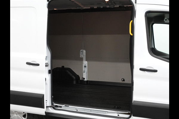 Ford Transit 310 2.0 TDCI L2H2 Trend Automaat Airco Navigatie Bluetooth Camera Cruise Control Trekhaak Ford Transit 310 2.0 TDCI L2H2 Trend Automaat Airco Navigatie Bluetooth Camera Cruise Control Trekhaak