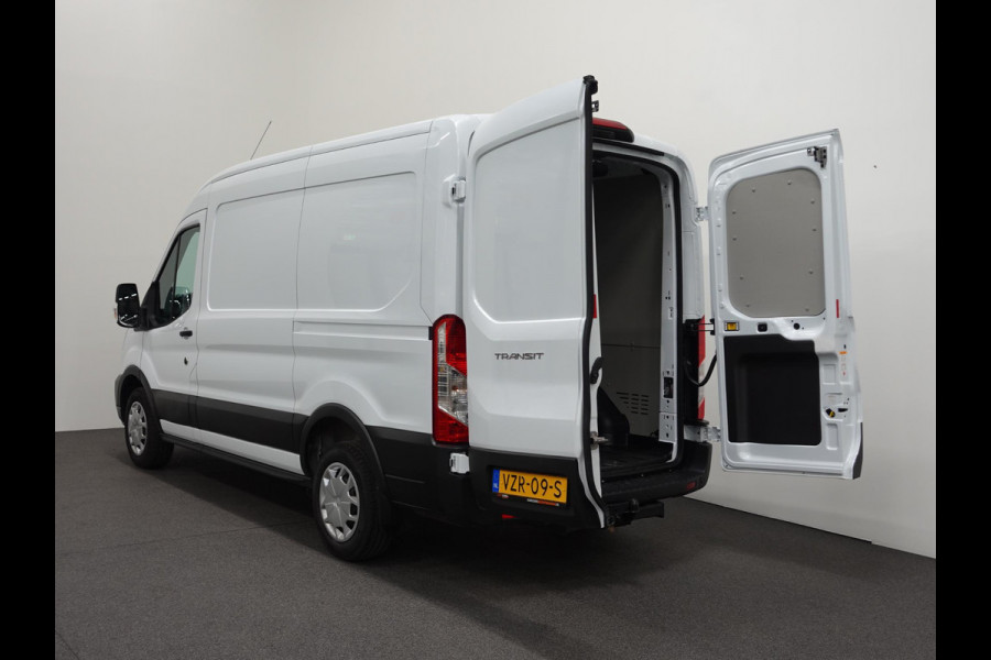 Ford Transit 310 2.0 TDCI L2H2 Trend Automaat Airco Navigatie Bluetooth Camera Cruise Control Trekhaak Ford Transit 310 2.0 TDCI L2H2 Trend Automaat Airco Navigatie Bluetooth Camera Cruise Control Trekhaak