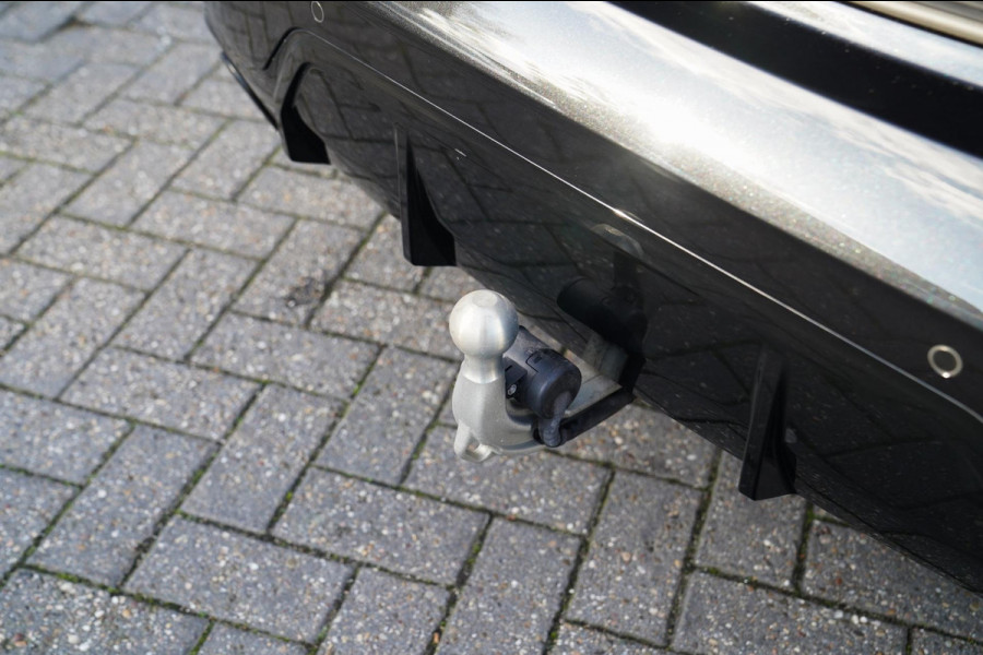 BMW 3-serie 330e xDrive M-pakket | BMW LED | Adaptieve Cruise | Camera | Harman/Kardon | Carbon | Driving Assistant | Active Guard BMW 3-serie 330e xDrive M-pakket | BMW LED | Adaptieve Cruise | Camera | Harman/Kardon | Carbon | Driving Assistant | Active Guard