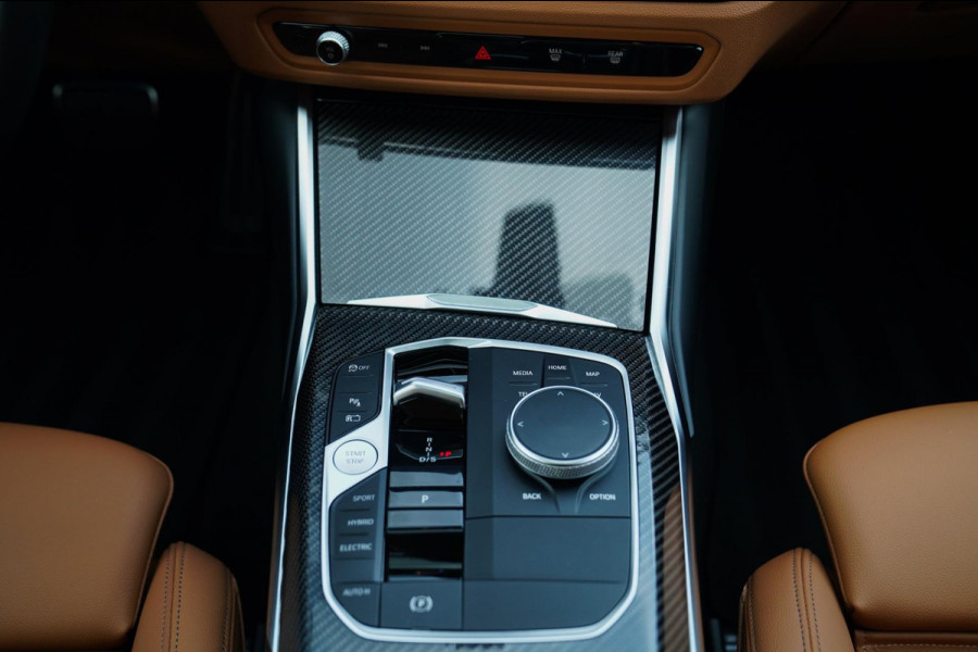BMW 3-serie 330e xDrive M-pakket | BMW LED | Adaptieve Cruise | Camera | Harman/Kardon | Carbon | Driving Assistant | Active Guard BMW 3-serie 330e xDrive M-pakket | BMW LED | Adaptieve Cruise | Camera | Harman/Kardon | Carbon | Driving Assistant | Active Guard