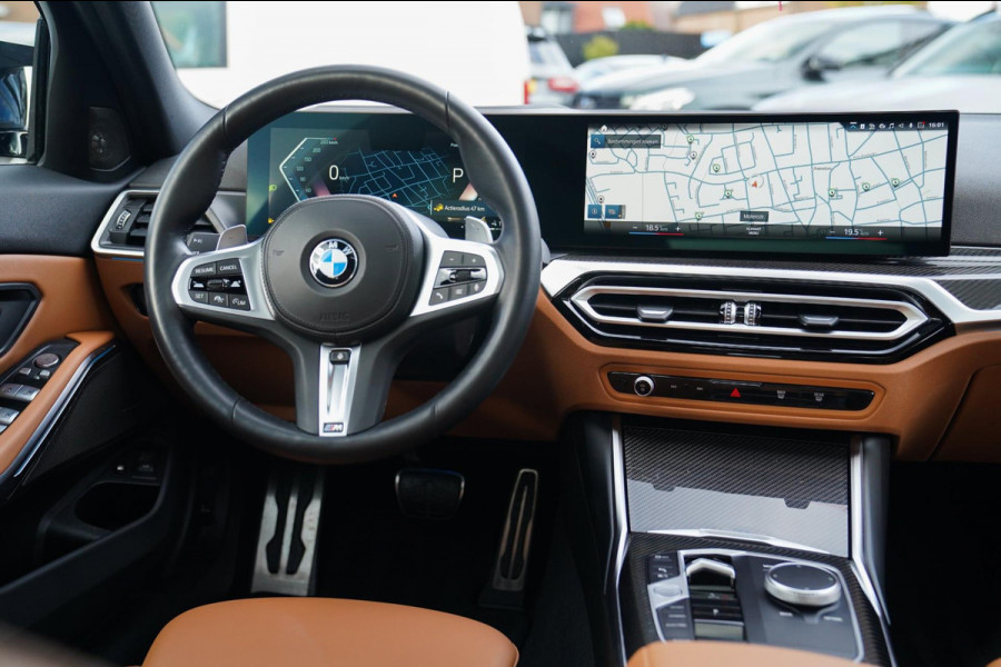 BMW 3-serie 330e xDrive M-pakket | BMW LED | Adaptieve Cruise | Camera | Harman/Kardon | Carbon | Driving Assistant | Active Guard BMW 3-serie 330e xDrive M-pakket | BMW LED | Adaptieve Cruise | Camera | Harman/Kardon | Carbon | Driving Assistant | Active Guard