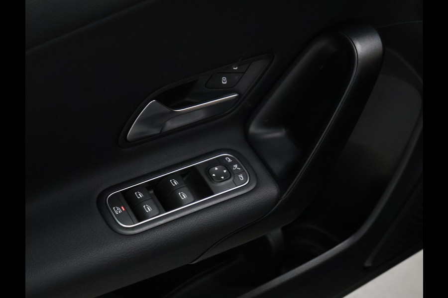 Mercedes-Benz A-Klasse 180 Business Solution [VIRTUAL COCKPIT, CAMERA, 6-BAK, STOELVERWARMING, BLUETOOTH, CRUISE, CLIMATE, NIEUWSTAAT]
