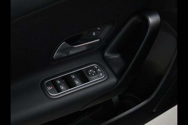 Mercedes-Benz A-Klasse 180 Business Solution [VIRTUAL COCKPIT, CAMERA, 6-BAK, STOELVERWARMING, BLUETOOTH, CRUISE, CLIMATE, NIEUWSTAAT]