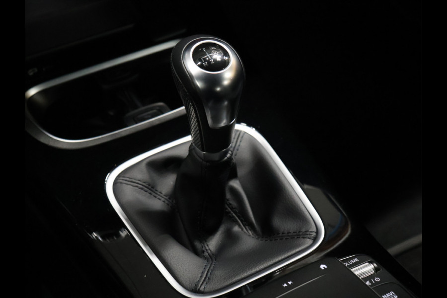 Mercedes-Benz A-Klasse 180 Business Solution [VIRTUAL COCKPIT, CAMERA, 6-BAK, STOELVERWARMING, BLUETOOTH, CRUISE, CLIMATE, NIEUWSTAAT]