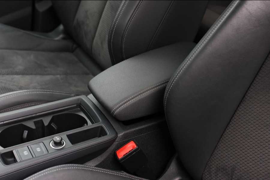Audi Q3 Sportback 40 TFSI Quattro S-Line *Pano*Camera*Trekhaak*Elek. Stoelen* Audi Q3 Sportback 40 TFSI Quattro S-Line *Pano*Camera*Trekhaak*Elek. Stoelen*