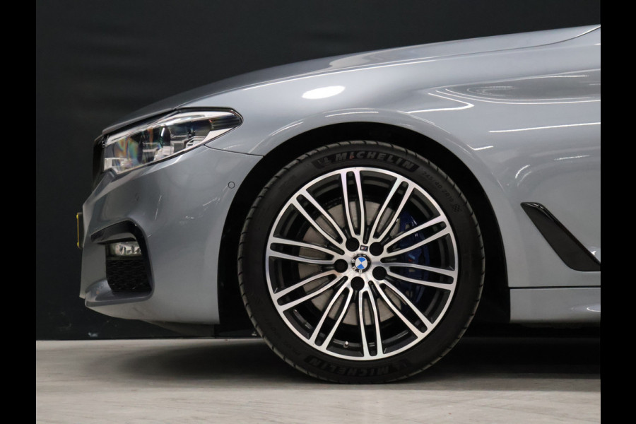 BMW 5 Serie Touring 530i High Executive M-Sport [TREKHAAK INKLAPBAAR, SCHUIFKANTELDAK, MEMORY SEATS, HARMAN/KARDON, APPLE CARPLAY, ADAPTIVE LED, 360 CAMERA, HEAD-UP, ADAPTIVE CRUISE, VOL LEDER, STOELVERWARMING, CLIMATE, NIEUWSTAAT]