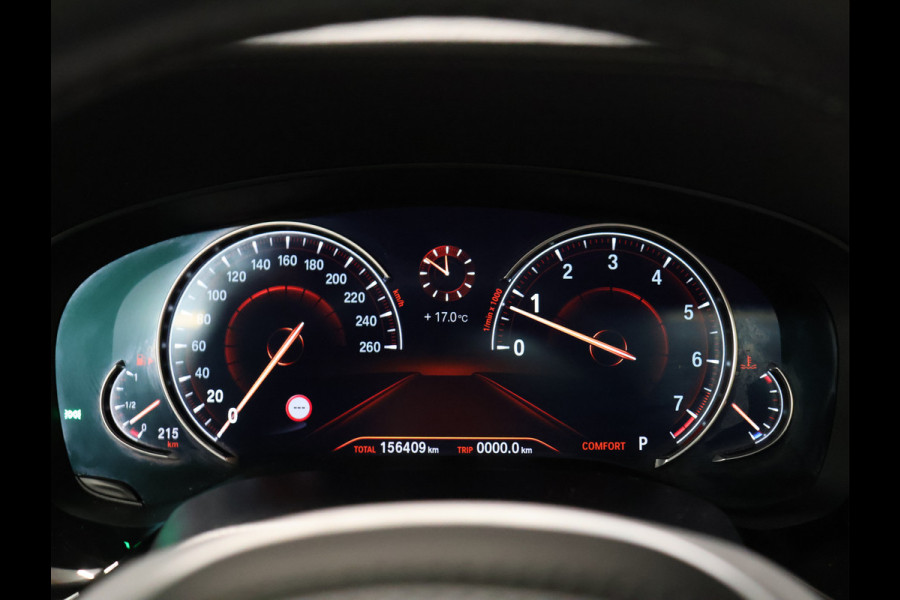 BMW 5 Serie Touring 530i High Executive M-Sport [TREKHAAK INKLAPBAAR, SCHUIFKANTELDAK, MEMORY SEATS, HARMAN/KARDON, APPLE CARPLAY, ADAPTIVE LED, 360 CAMERA, HEAD-UP, ADAPTIVE CRUISE, VOL LEDER, STOELVERWARMING, CLIMATE, NIEUWSTAAT]