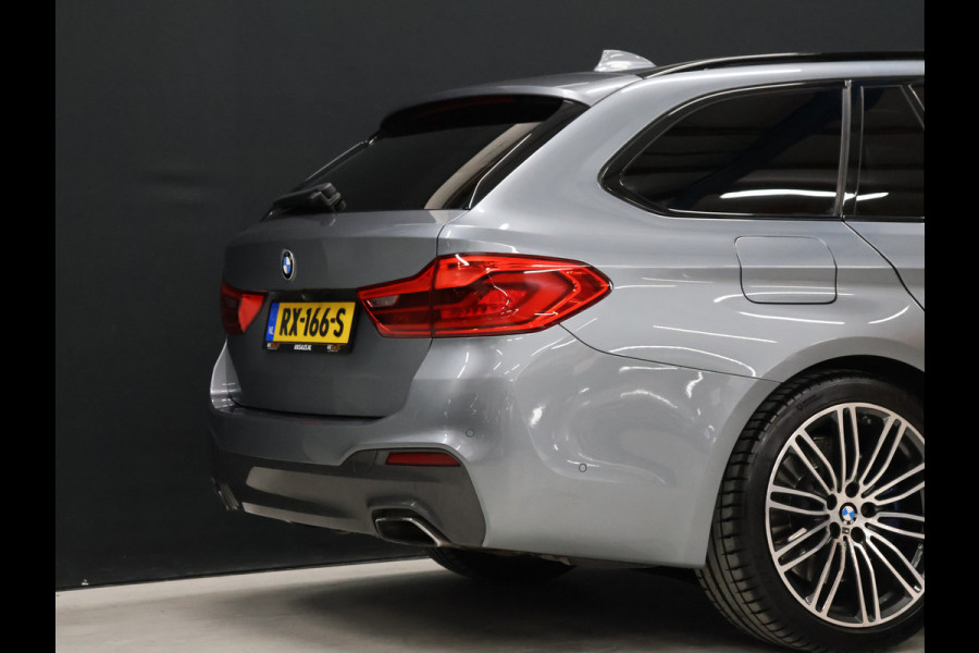BMW 5 Serie Touring 530i High Executive M-Sport [TREKHAAK INKLAPBAAR, SCHUIFKANTELDAK, MEMORY SEATS, HARMAN/KARDON, APPLE CARPLAY, ADAPTIVE LED, 360 CAMERA, HEAD-UP, ADAPTIVE CRUISE, VOL LEDER, STOELVERWARMING, CLIMATE, NIEUWSTAAT]