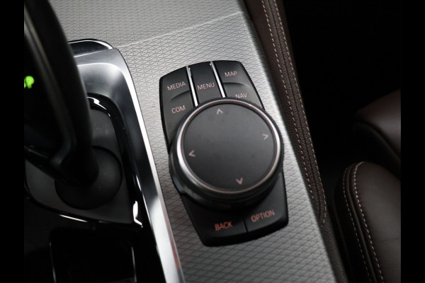 BMW 5 Serie Touring 530i High Executive M-Sport [TREKHAAK INKLAPBAAR, SCHUIFKANTELDAK, MEMORY SEATS, HARMAN/KARDON, APPLE CARPLAY, ADAPTIVE LED, 360 CAMERA, HEAD-UP, ADAPTIVE CRUISE, VOL LEDER, STOELVERWARMING, CLIMATE, NIEUWSTAAT]