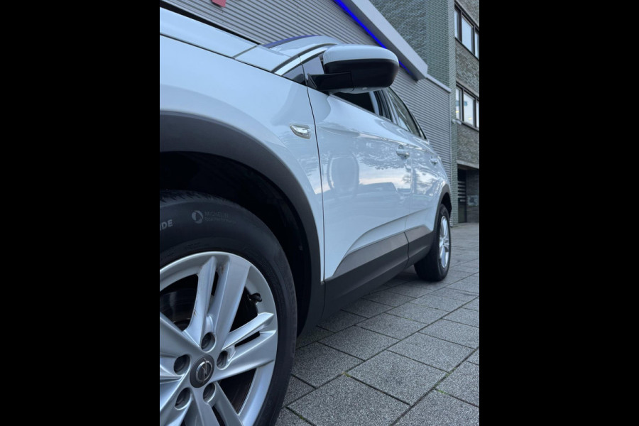 Opel Grandland X 1.2 Turbo Business Elegance - Navigatie I Airco I Sport velgen I Achteruitrij camera I PDC I Dealer onderhouden