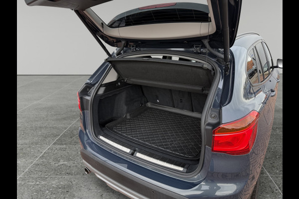 BMW X1 sDrive18i 136pk High Executive Automaat BMW X1 sDrive18i 136pk High Executive Automaat