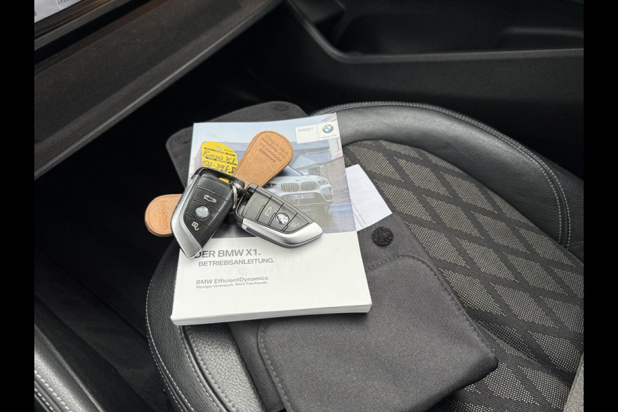 BMW X1 sDrive18i 136pk High Executive Automaat BMW X1 sDrive18i 136pk High Executive Automaat