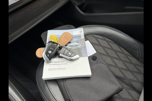 BMW X1 sDrive18i 136pk High Executive Automaat BMW X1 sDrive18i 136pk High Executive Automaat