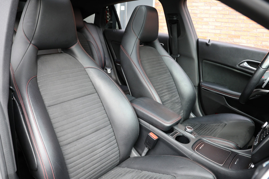 Mercedes-Benz CLA-Klasse Shooting Brake 180 AMG | Panoramadak | Camera | Stoelverwarming | Navigatie | Bi-Xenon | Facelift | Trekhaak afneembaar | F1 Flippers | NAP Logisch | Nieuwe APK Mercedes-Benz CLA-Klasse Shooting Brake 180 AMG | Panoramadak | Camera | Stoelverwarming | Navigatie | Bi-Xenon | Facelift | Trekhaak afneembaar | F1 Flippers | NAP Logisch | Nieuwe APK