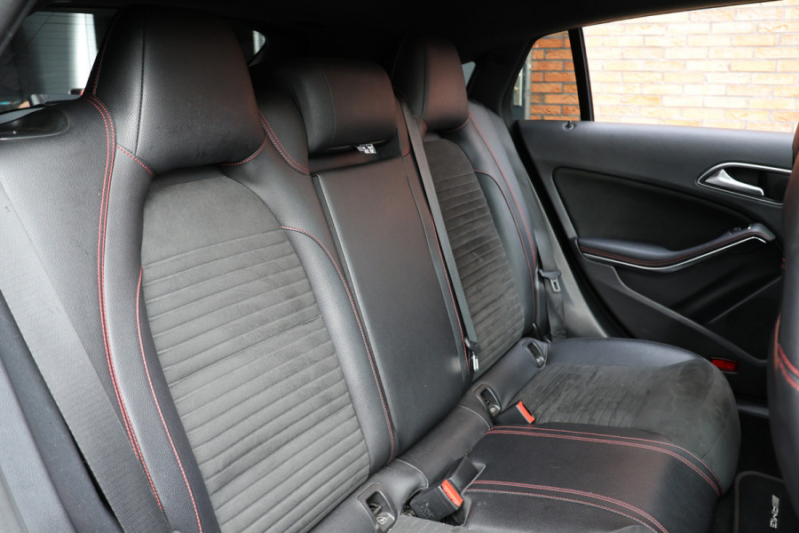 Mercedes-Benz CLA-Klasse Shooting Brake 180 AMG | Panoramadak | Camera | Stoelverwarming | Navigatie | Bi-Xenon | Facelift | Trekhaak afneembaar | F1 Flippers | NAP Logisch | Nieuwe APK Mercedes-Benz CLA-Klasse Shooting Brake 180 AMG | Panoramadak | Camera | Stoelverwarming | Navigatie | Bi-Xenon | Facelift | Trekhaak afneembaar | F1 Flippers | NAP Logisch | Nieuwe APK