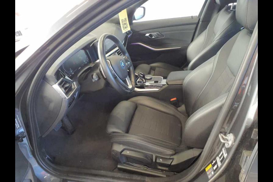 BMW 3-serie 330e Sport Line 292 pk Aut Airco ECC Cruise Control Stoelverwarming Live Cockpit Pro PDC VA + Camera Full LED BMW 3-serie 330e Sport Line 292 pk Aut Airco ECC Cruise Control Stoelverwarming Live Cockpit Pro PDC VA + Camera Full LED